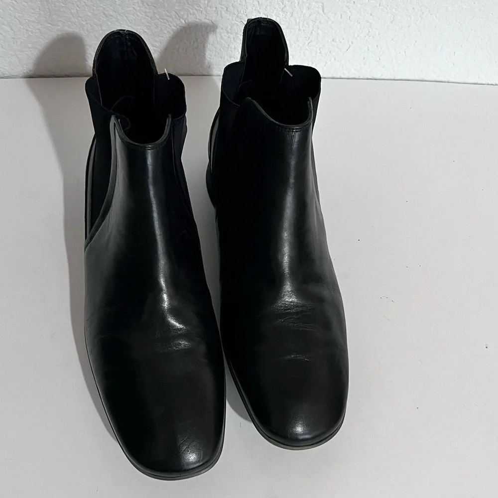 ASGI black leather